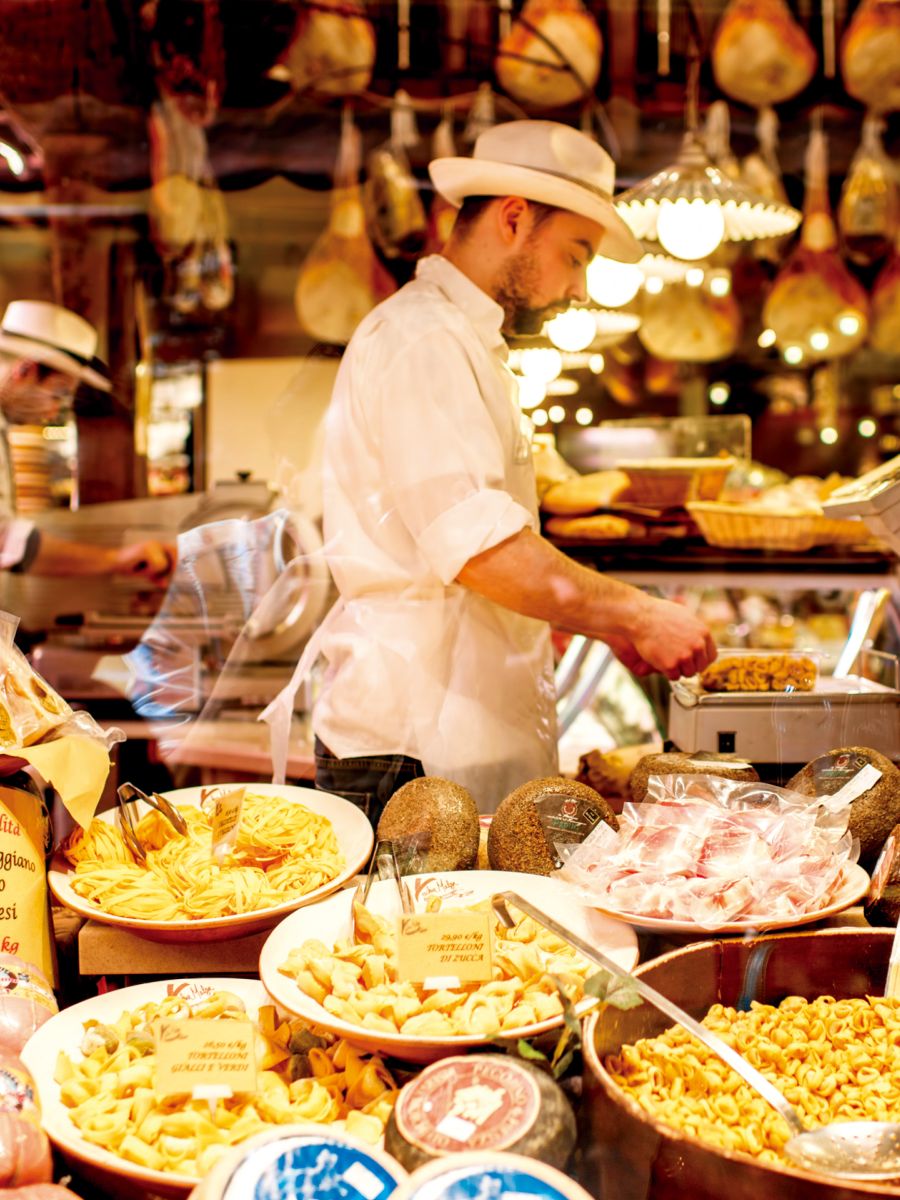 볼로냐, 붉은 길에서 인문학을 만나다
